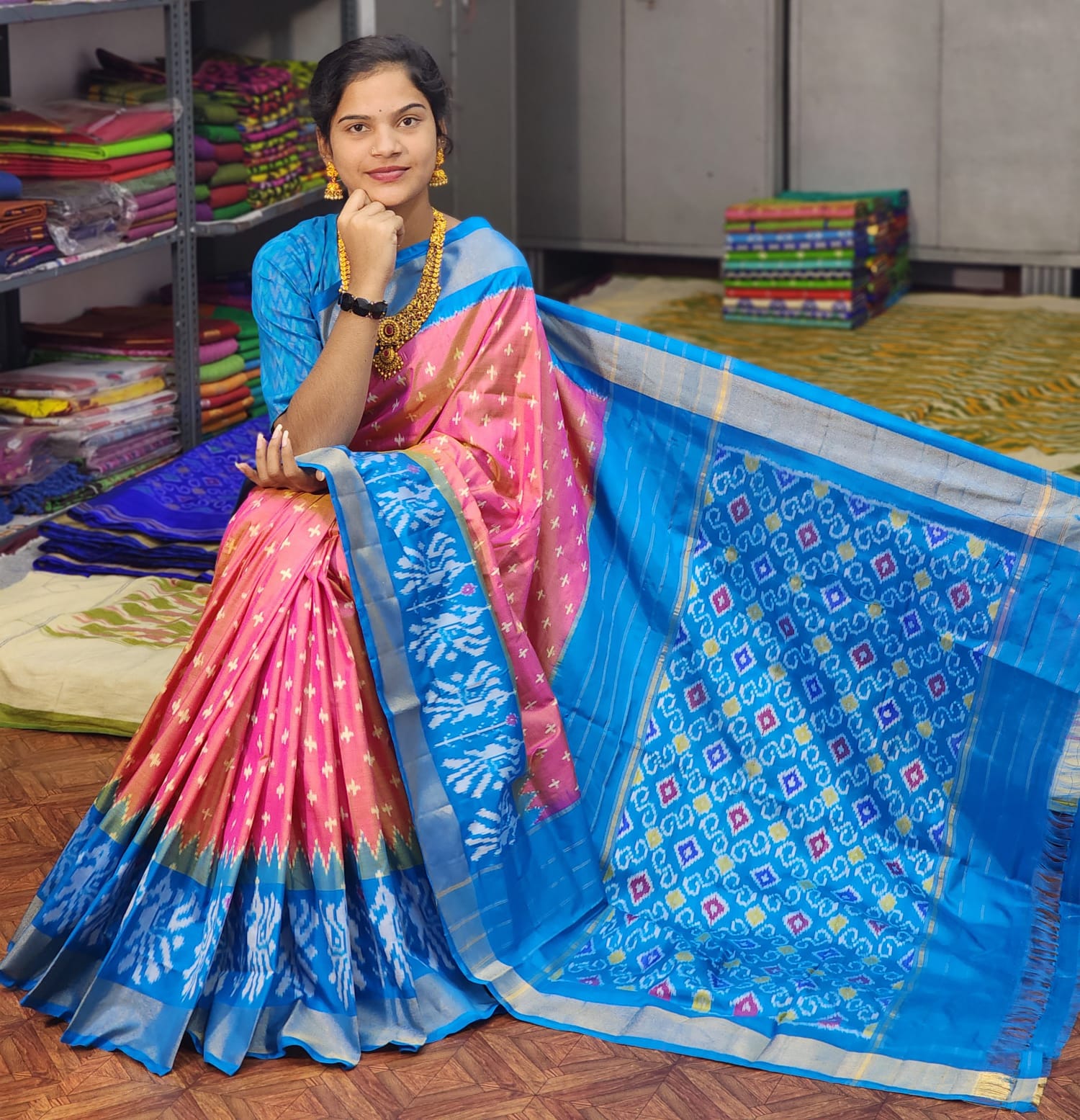 Square Box Contrast Border In Buttis Yellow Kanchipuram Silk Saree –  Sundari Silks