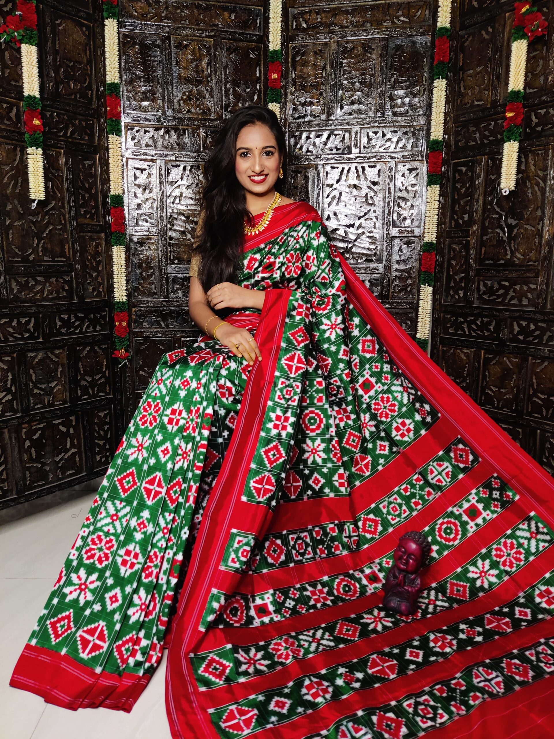 Black and Red Pochampally Ikat Silk Handloom Saree with Natural Dyes w –  Uppada