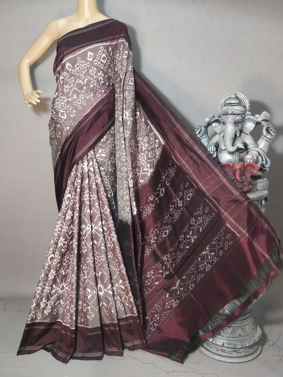 Pochampally Ikat Silk Sarees for Festivals, Elegant Pochampally Ikat Silk Sarees Online Pochampally Ikat Silk Sarees with Zari Work, Pochampally Ikat Sarees for Special Occasions, Affordable Pochampally Ikat Silk Sarees in India, Designer Pochampally Ikat Silk Sarees, Pochampally Ikat Silk Saree with Modern Designs