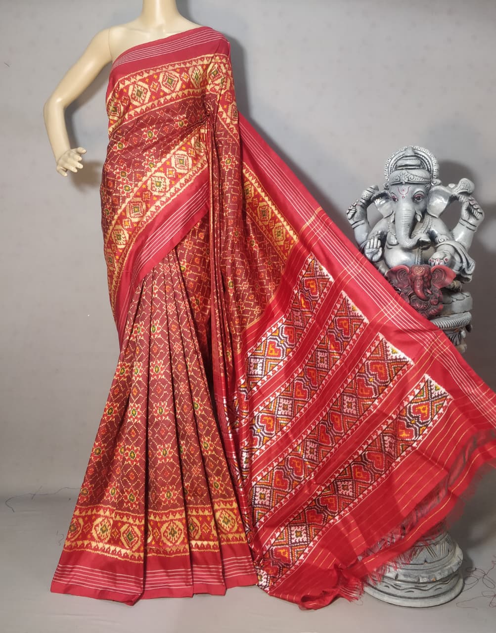 Pochampally Ikat Silk Sarees for Festivals, Elegant Pochampally Ikat Silk Sarees Online Pochampally Ikat Silk Sarees with Zari Work, Pochampally Ikat Sarees for Special Occasions, Affordable Pochampally Ikat Silk Sarees in India, Designer Pochampally Ikat Silk Sarees, Pochampally Ikat Silk Saree with Modern Designs