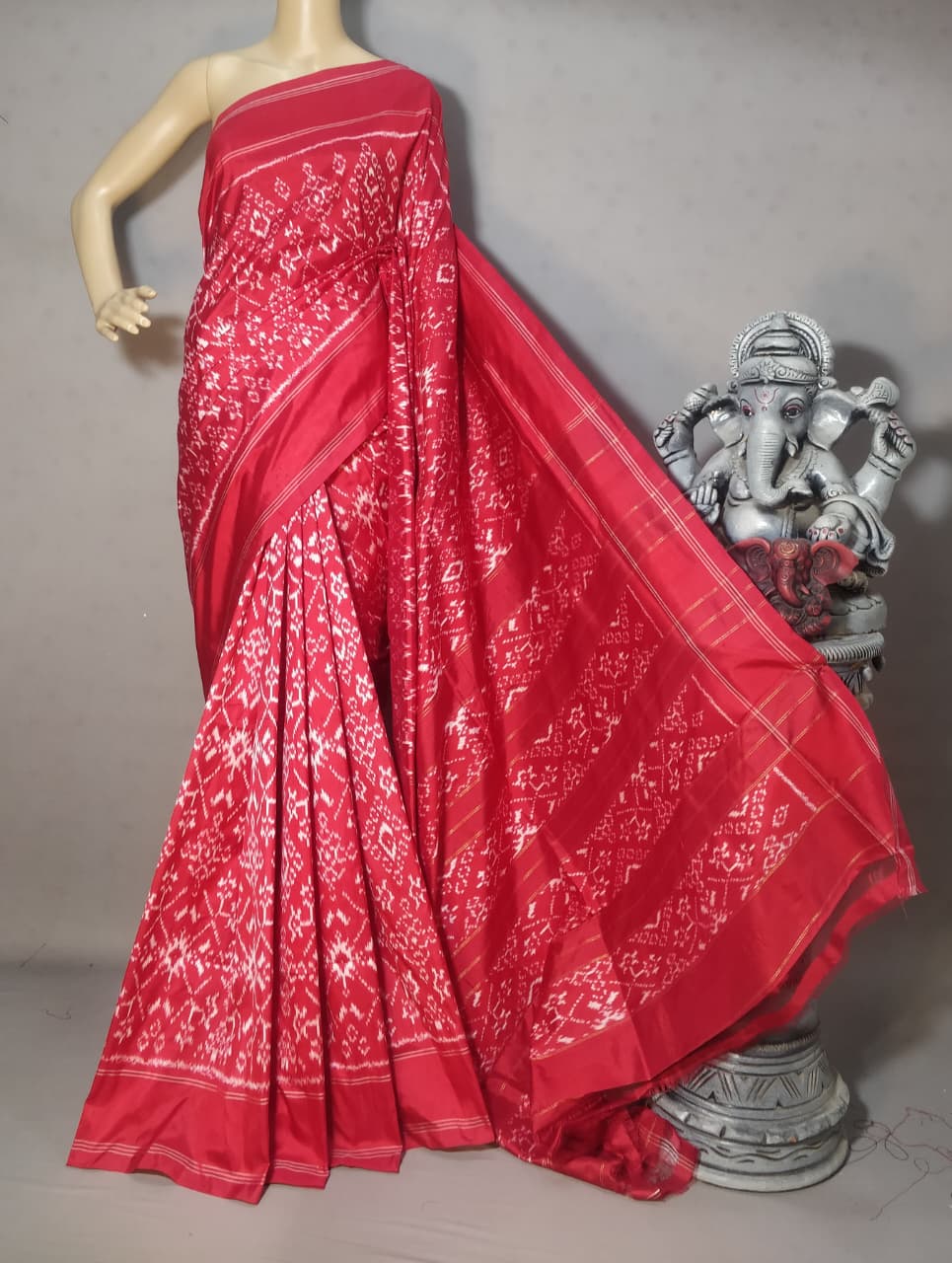 Pochampally Ikat Silk Sarees for Festivals, Elegant Pochampally Ikat Silk Sarees Online Pochampally Ikat Silk Sarees with Zari Work, Pochampally Ikat Sarees for Special Occasions, Affordable Pochampally Ikat Silk Sarees in India, Designer Pochampally Ikat Silk Sarees, Pochampally Ikat Silk Saree with Modern Designs