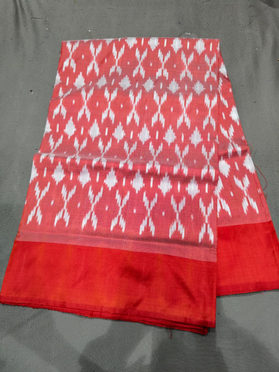 Pochampally Ikkat Silk Saree Light Weight Without Blouse -PRSS690016