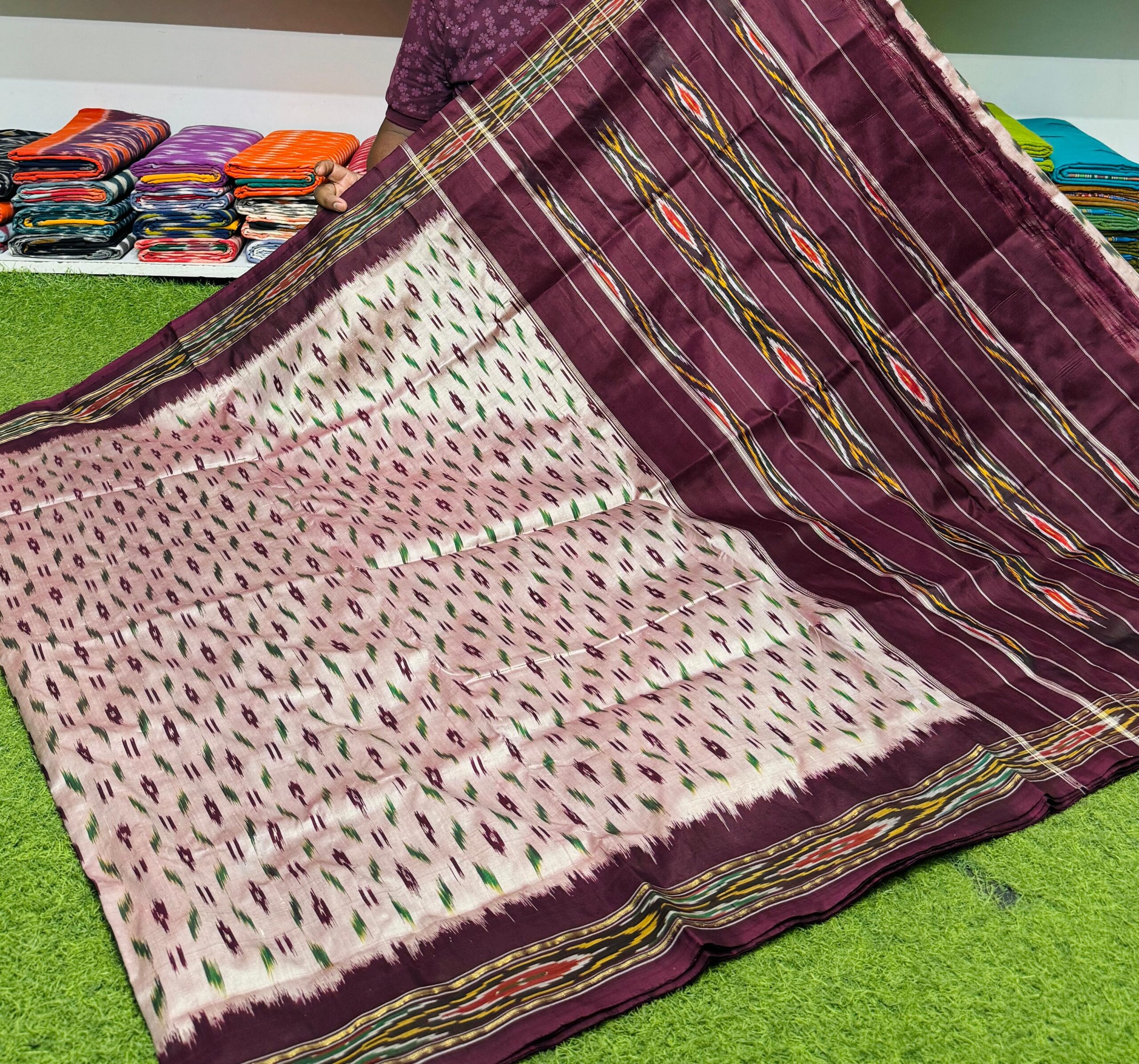Pochampally Ikkat Silk Saree Light Weight Without Blouse -SRSS69001