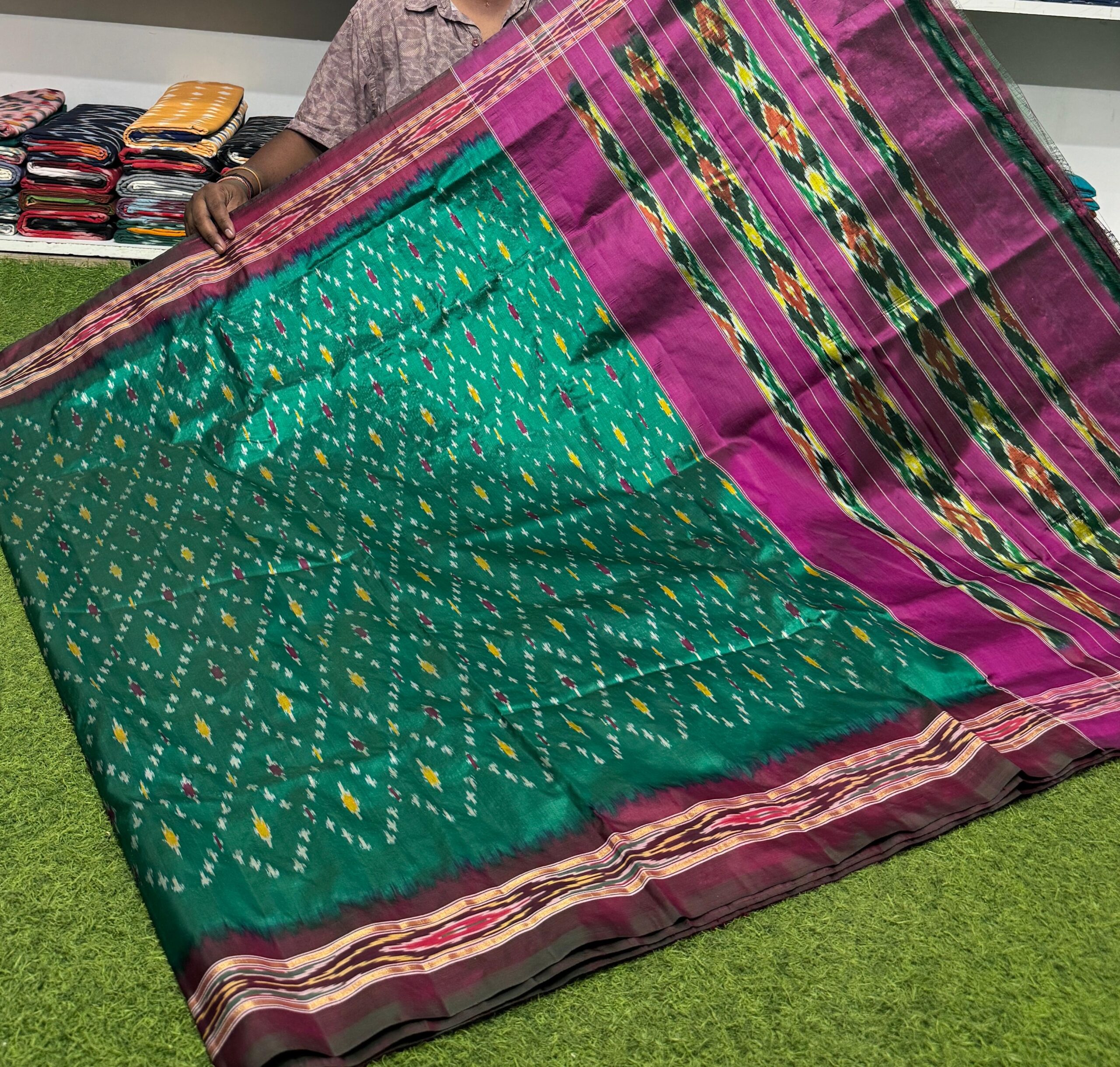 Pochampally Ikkat Silk Saree Light Weight Without Blouse -SRSS690010