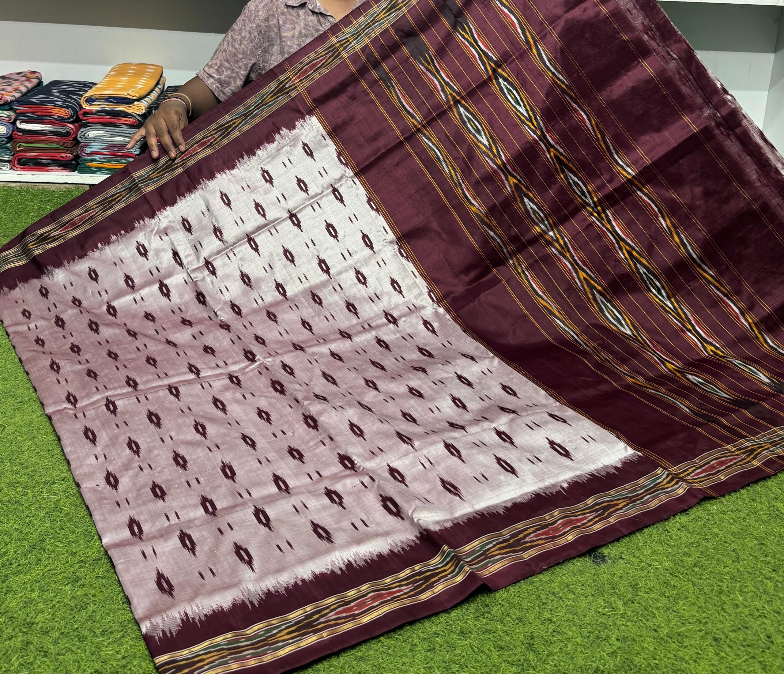 Pochampally Ikkat Silk Saree Light Weight Without Blouse -SRSS690014