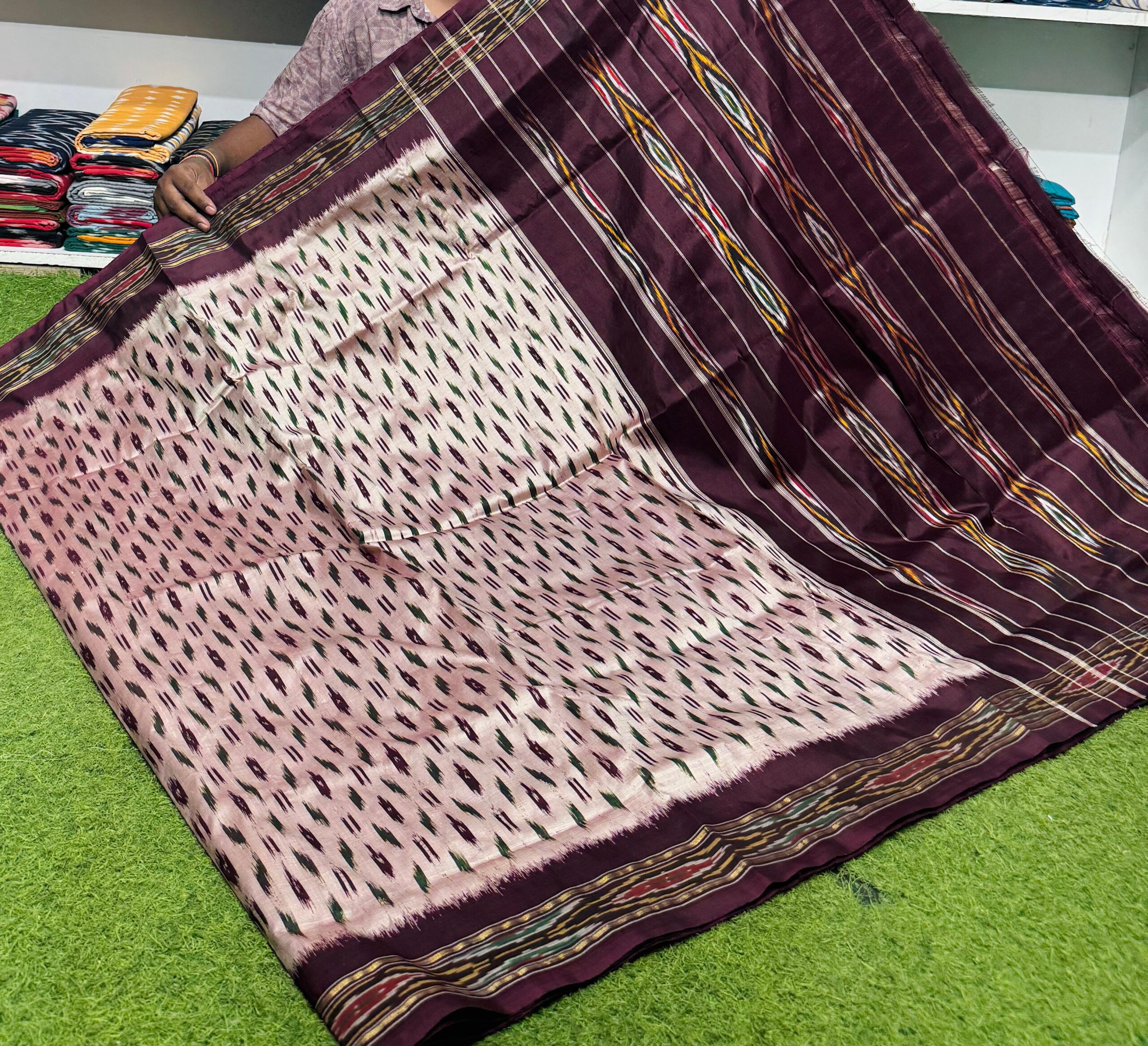 Pochampally Ikkat Silk Saree Light Weight Without Blouse -SRSS690015