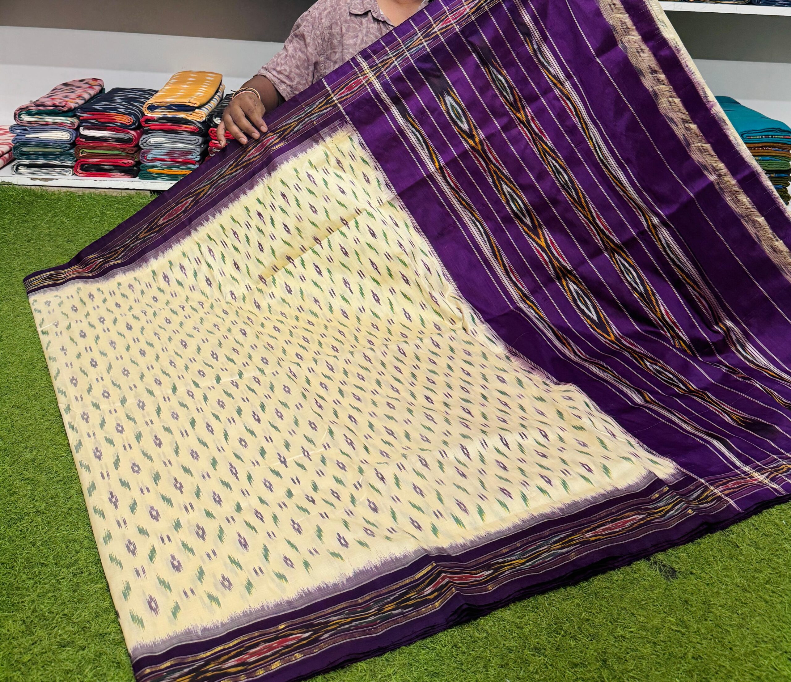 Pochampally Ikkat Silk Saree Light Weight Without Blouse -SRSS690016