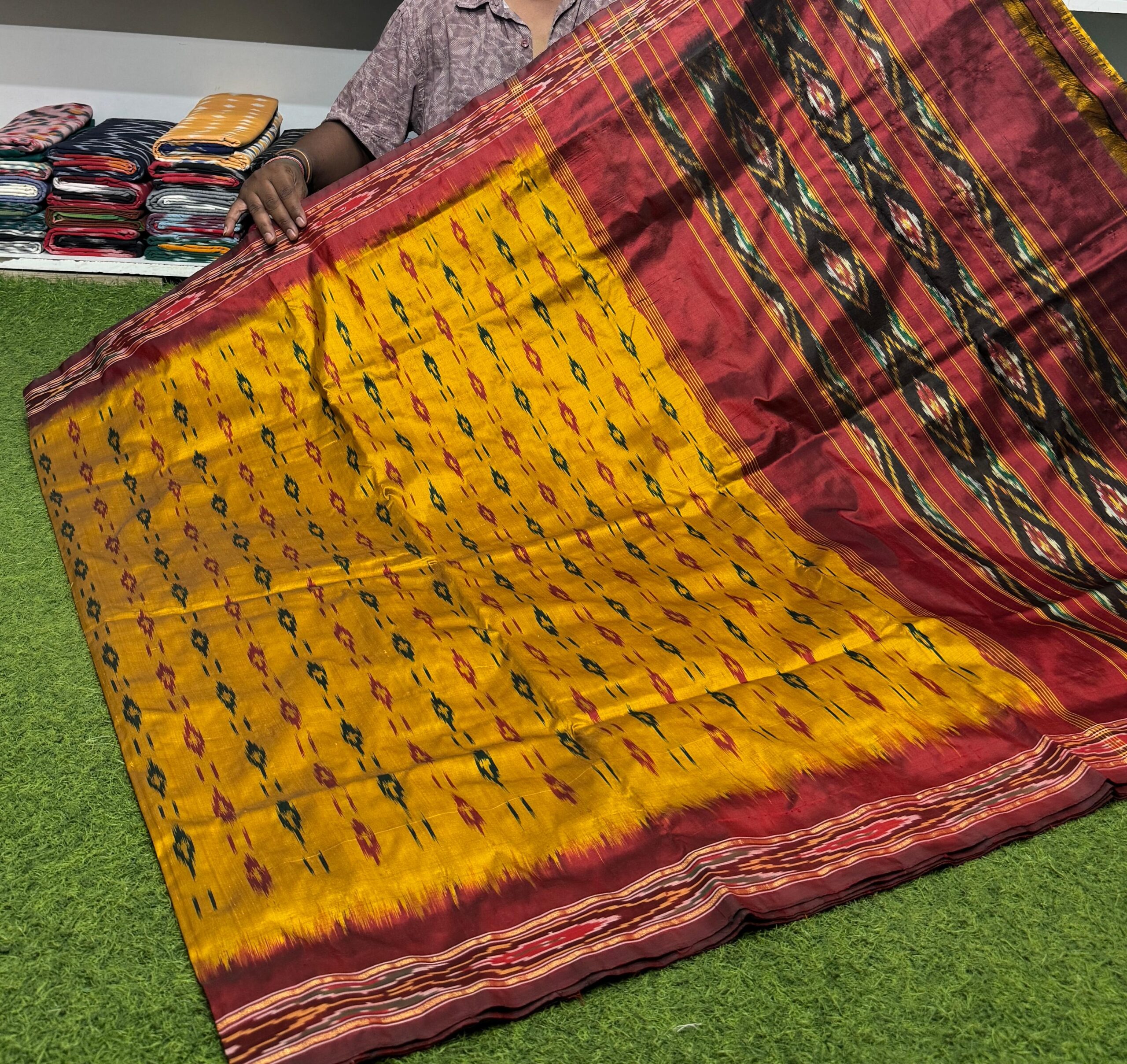 Pochampally Ikkat Silk Saree Light Weight Without Blouse -SRSS690017