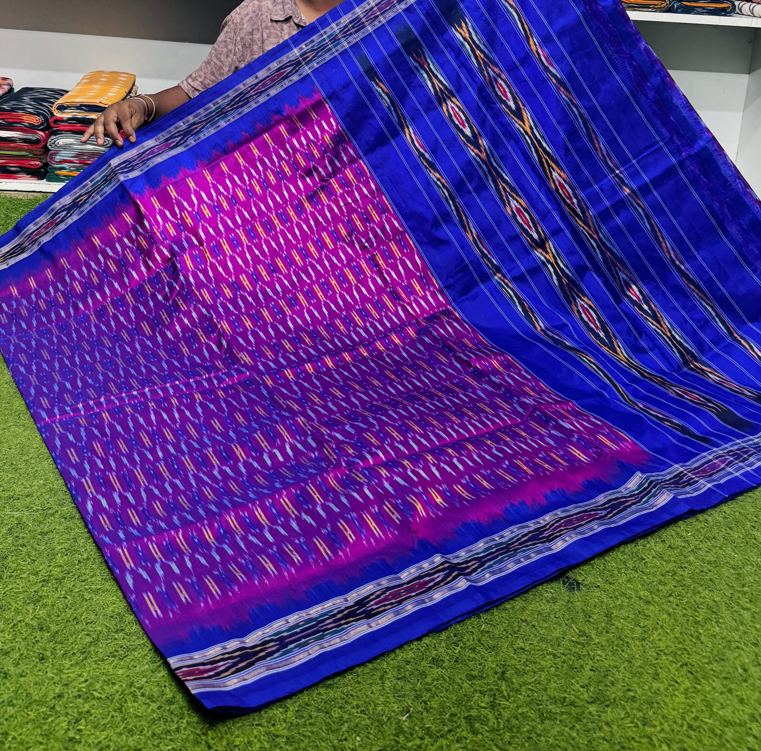 Pochampally Ikkat Silk Saree Light Weight Without Blouse -SRSS690018