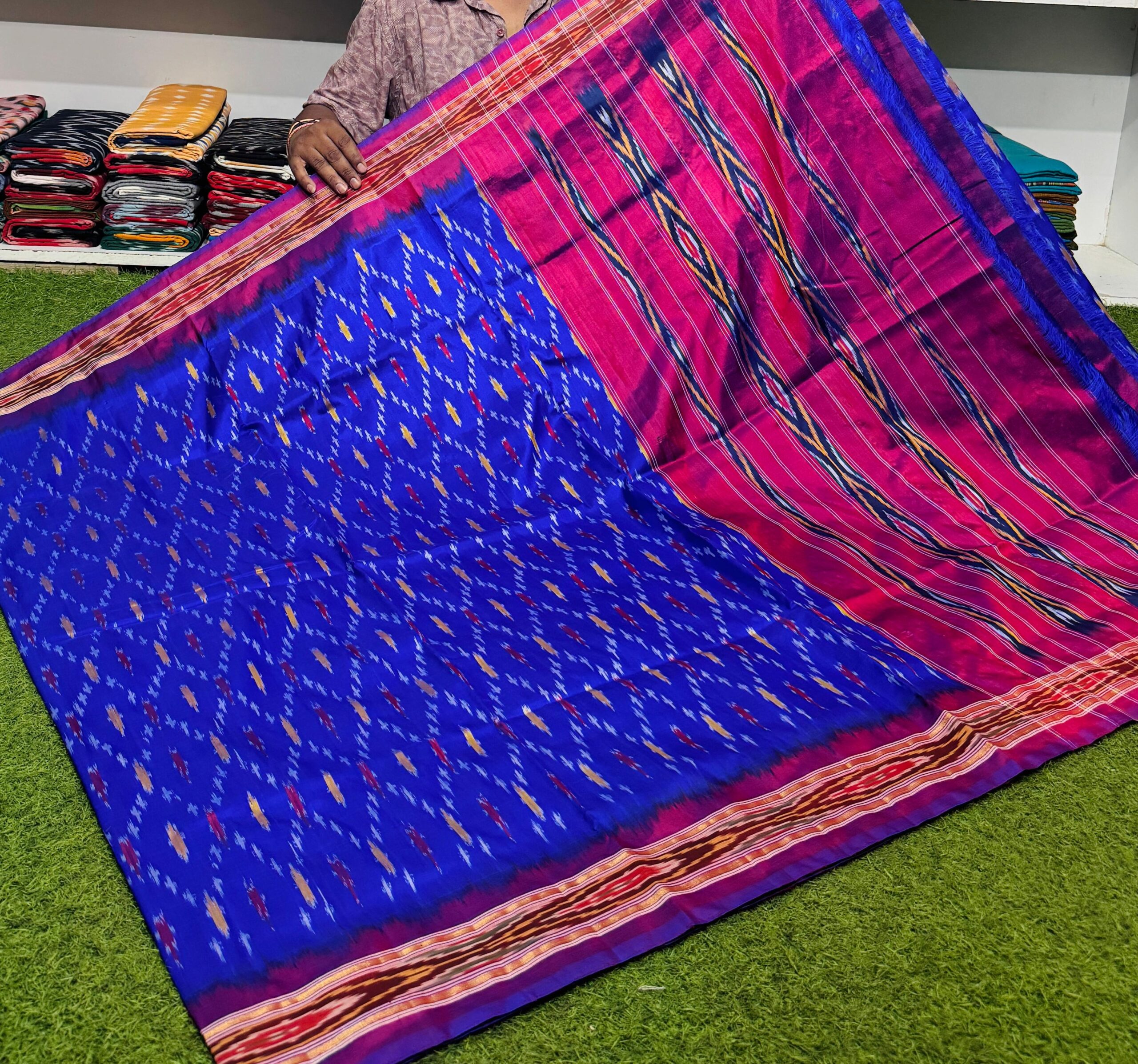 Pochampally Ikkat Silk Saree Light Weight Without Blouse -SRSS690019