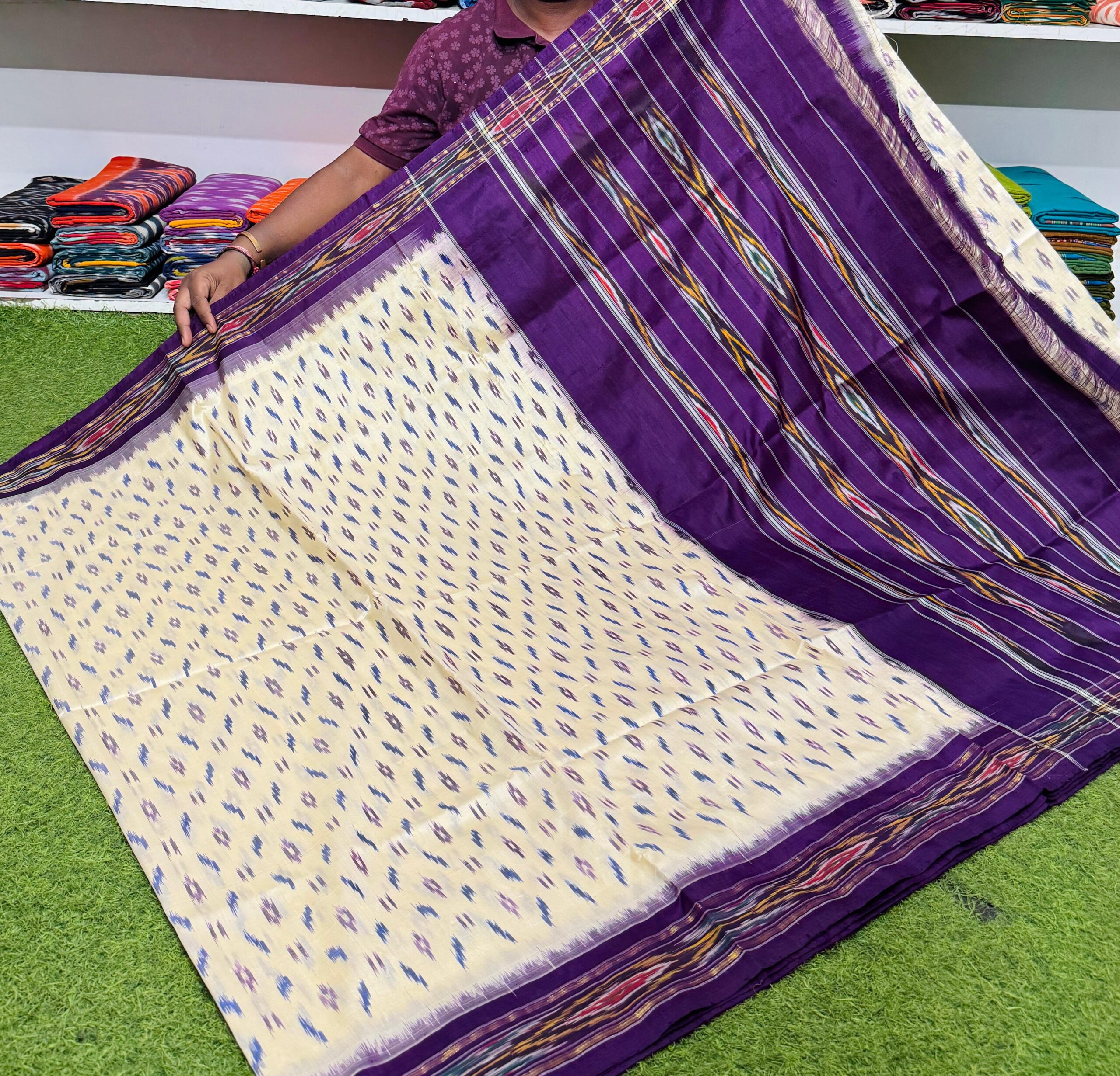 Pochampally Ikkat Silk Saree Light Weight Without Blouse -SRSS690024