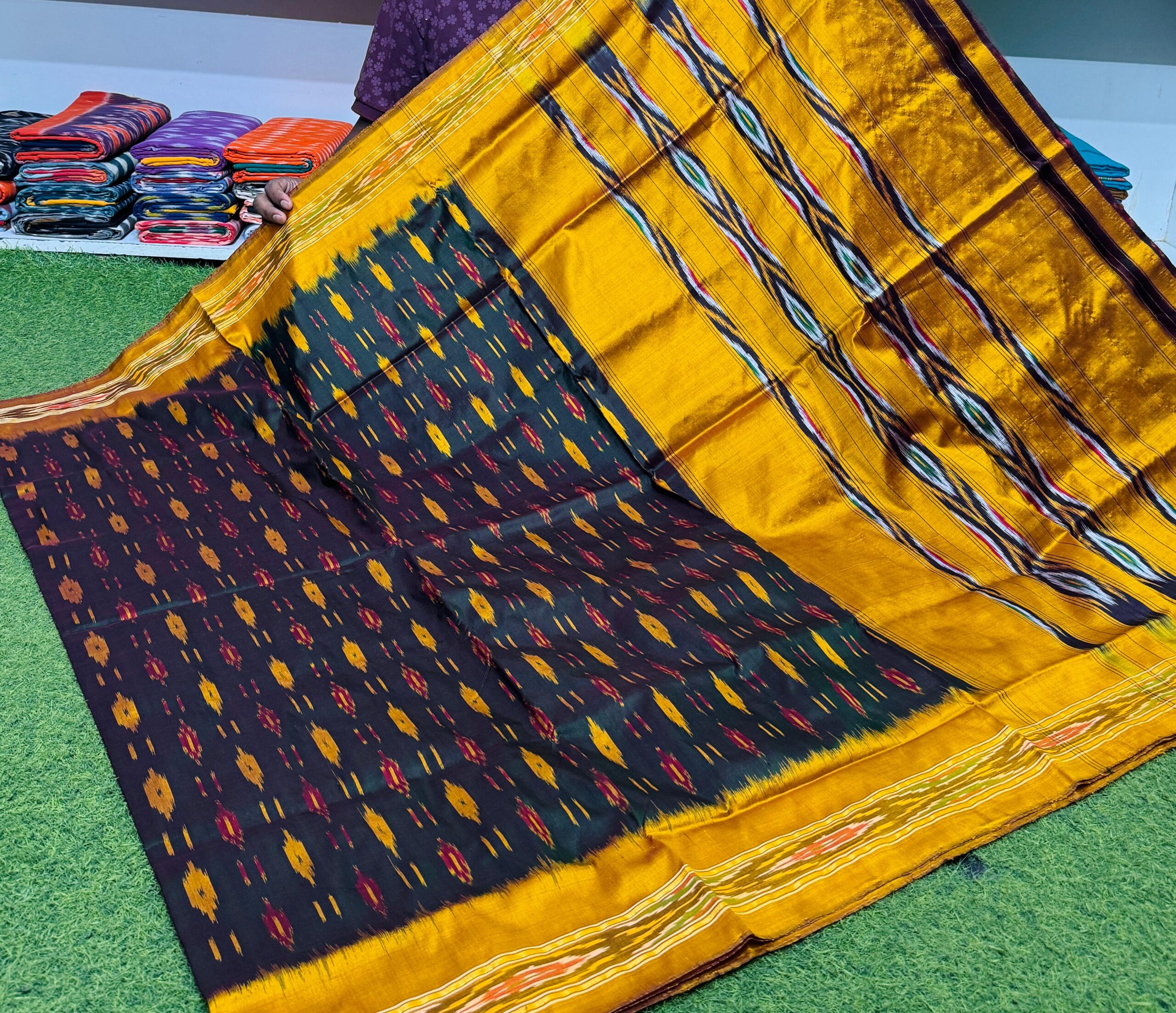 Pochampally Ikkat Silk Saree Light Weight Without Blouse -SRSS69005