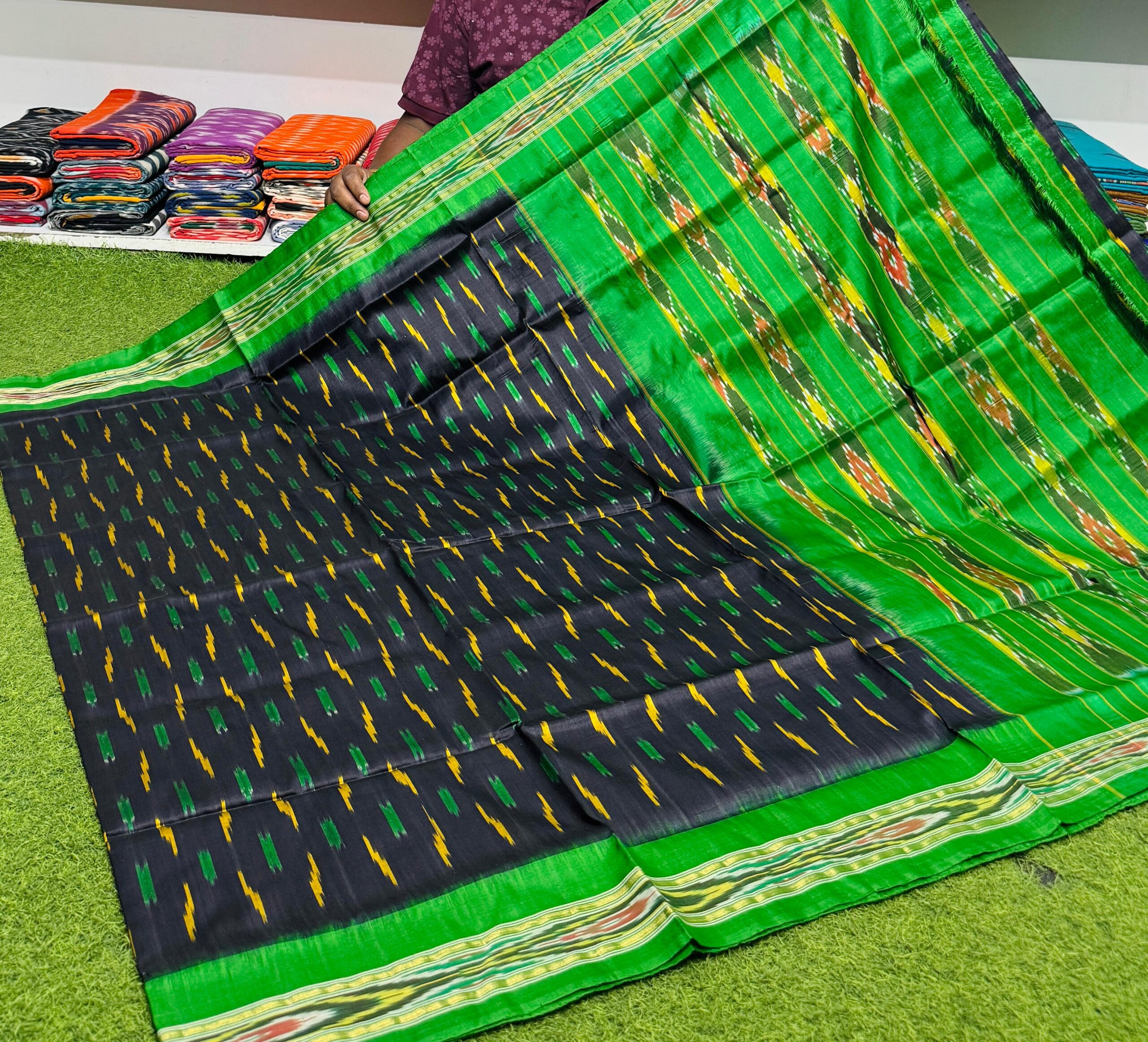 Pochampally Ikkat Silk Saree Light Weight Without Blouse -SRSS69006