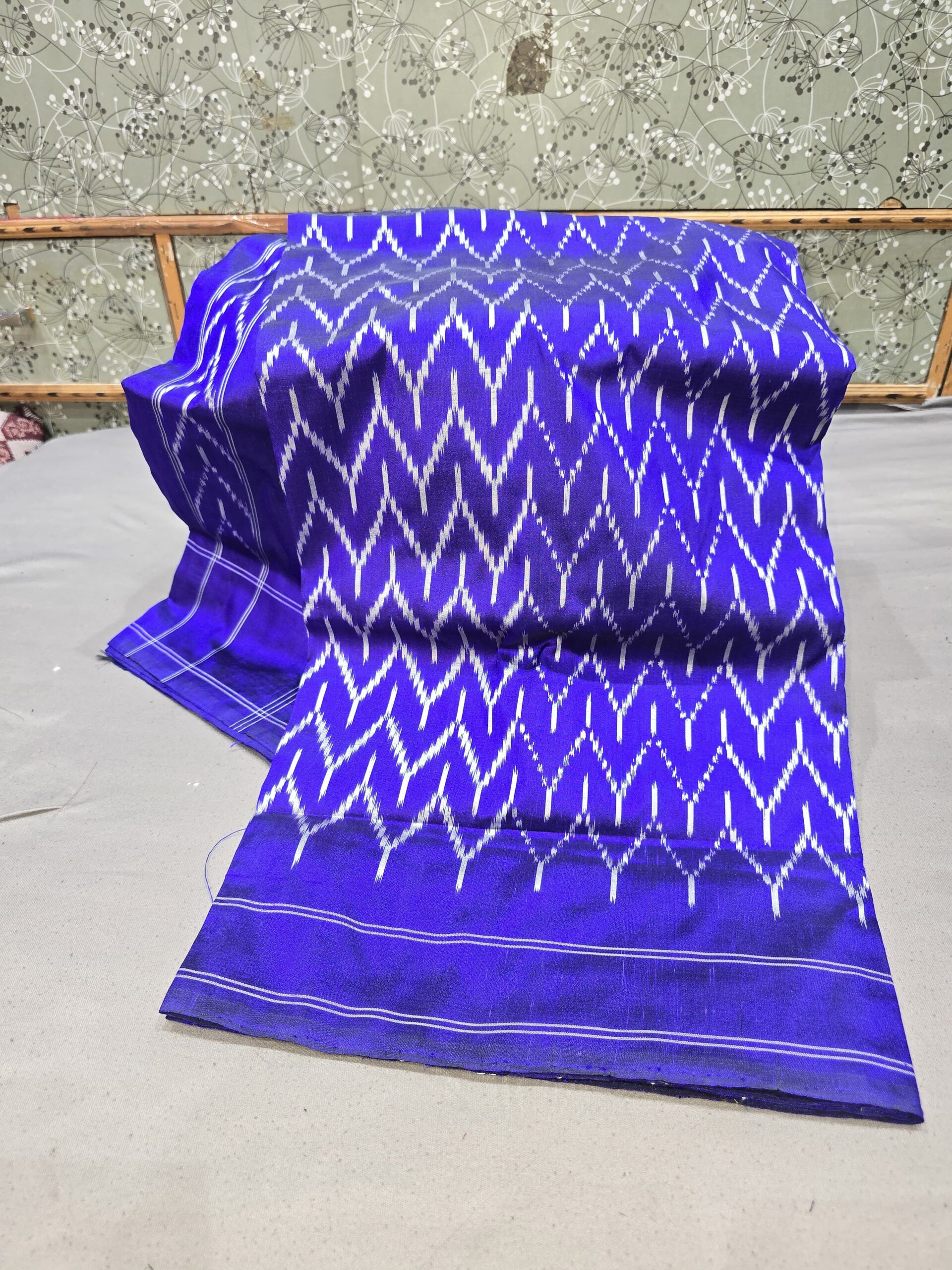 Pochampally Ikkat Silk Saree Light Weight With Blouse -PRSS70042