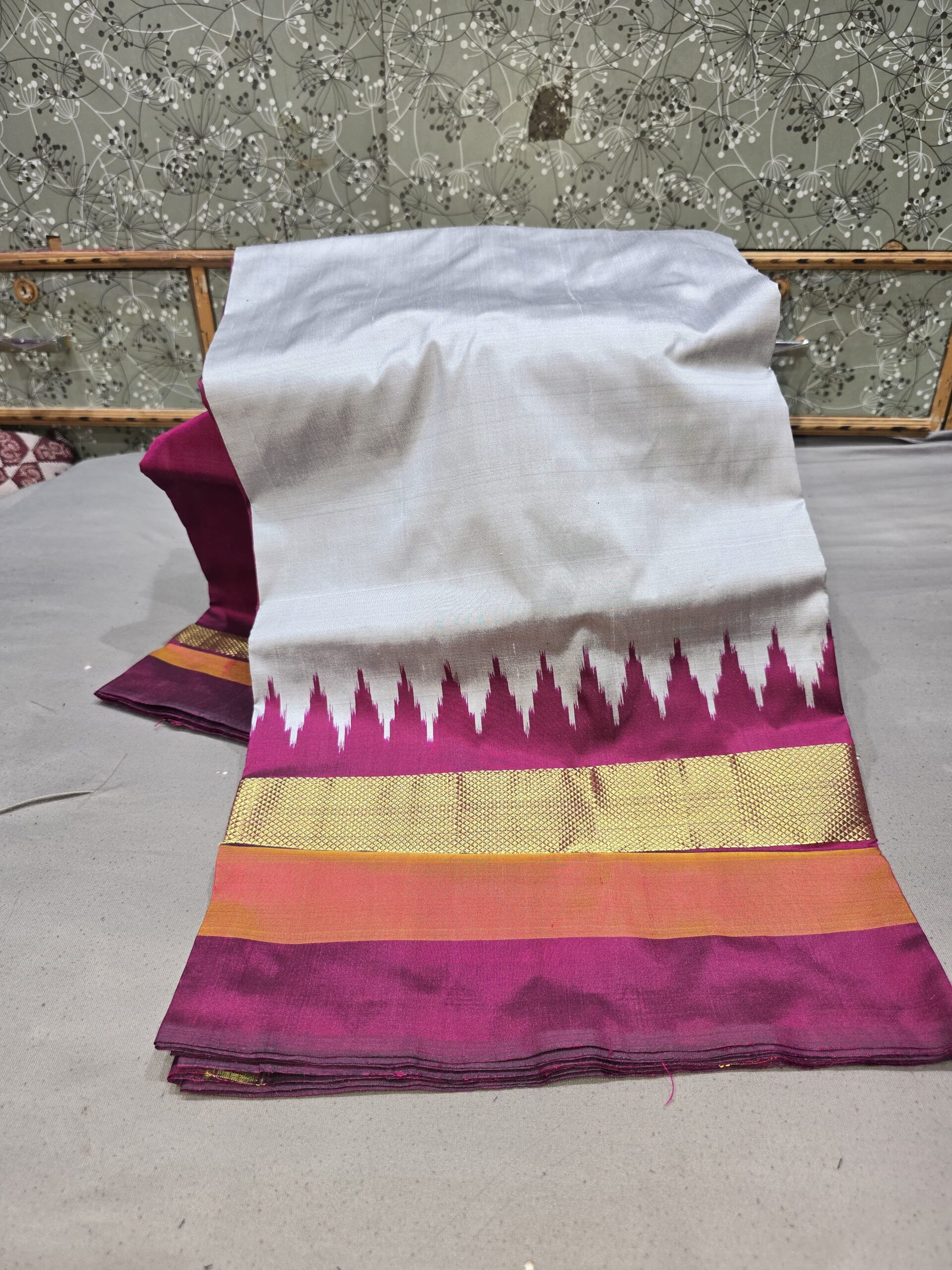 Pochampally Ikkat Silk Saree Light Weight With Blouse -PRSS70053
