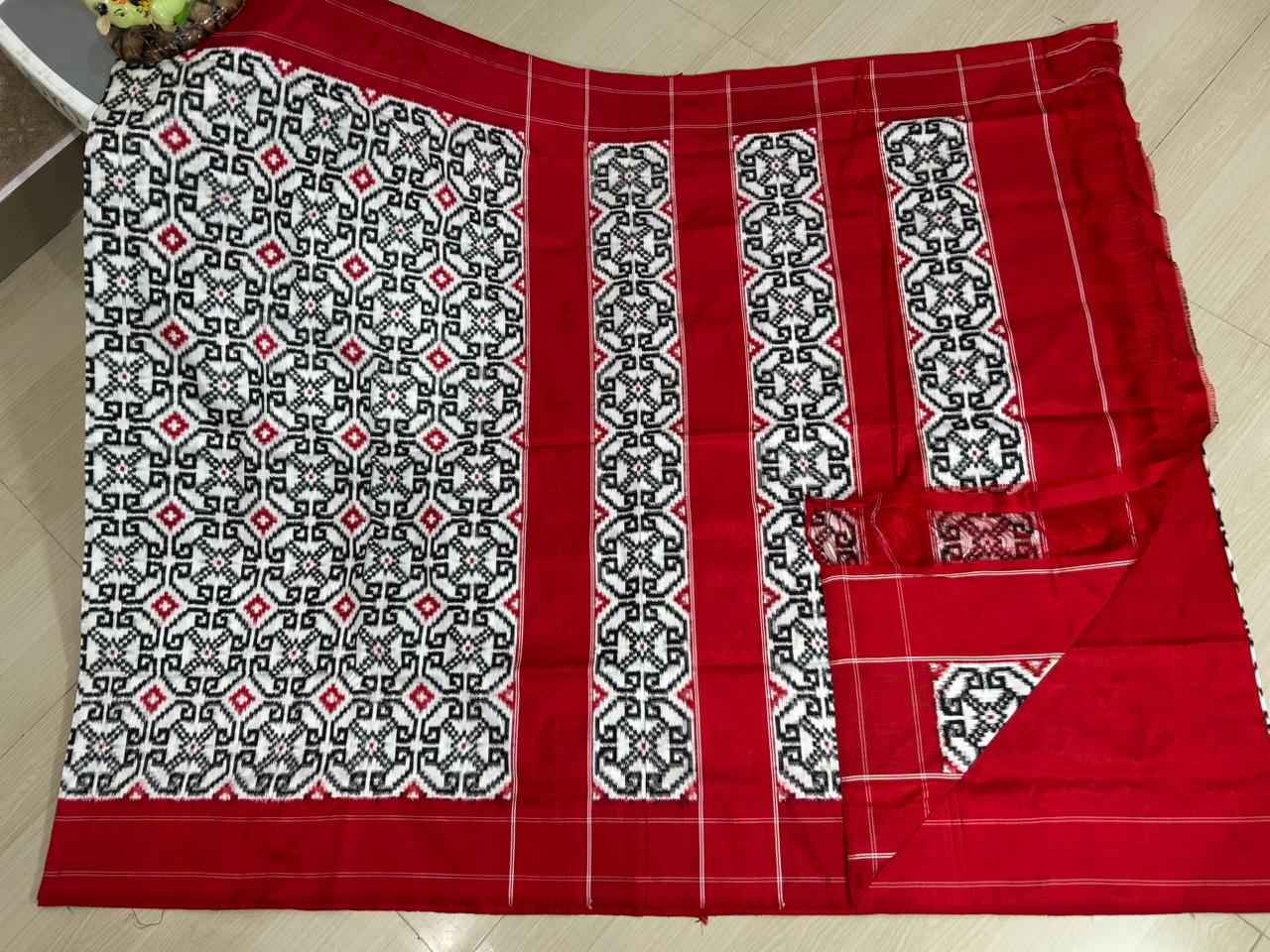 Pochampally Ikkat Telia Rumal Silk Sarees,Ikkat telia rumal sarees, pochampally silk sarees price, silk mark certified sarees, double ikkat silk sarees.