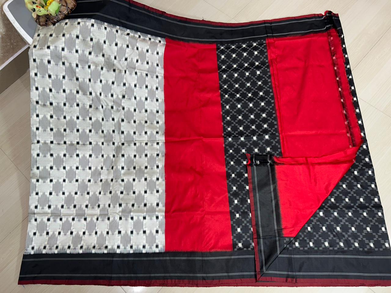 Pochampally Ikkat Telia Rumal Silk Sarees,Ikkat telia rumal sarees, pochampally silk sarees price, silk mark certified sarees, double ikkat silk sarees.